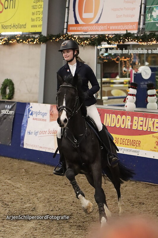 Indoor Beukers 30-12-2022 Pony's 110-120cm Klassiek Prijsuitreiking