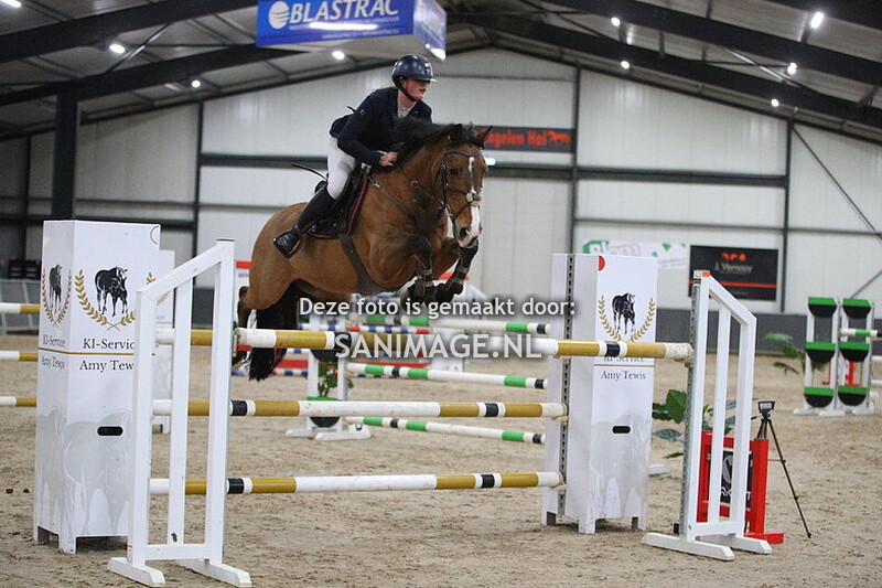 De Voornruiters springen pony's 11-01-2025 100 t/m 130 cm