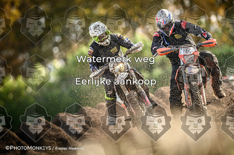 -- ONLINE -- OTR Veghel - Locatie 2 - Spatborden blauw en wit