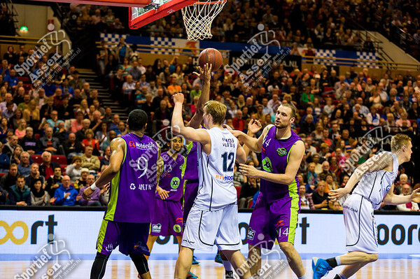 GasTerra Flames vs Matrixx Magixx  19 april 2014