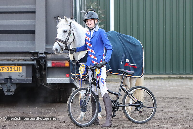 Jumping Franeker 10-12-2022 Pony's Prijsuitreiking Grote Prijs