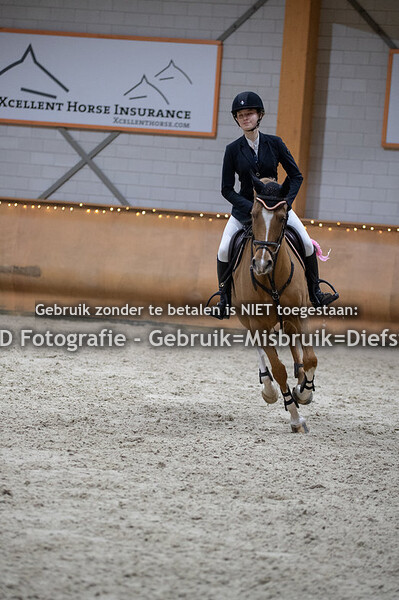 Jumping Indoor Leunen (Klasse L en M Pony's) 06-01-19