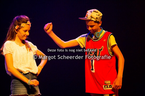 15 Stella op haar kamer