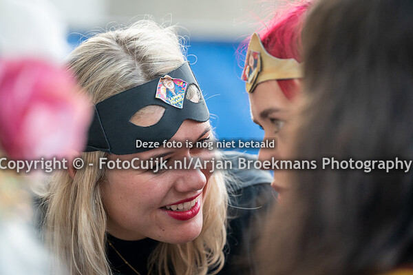 Het Mega Meezingfestijn van Kuuk