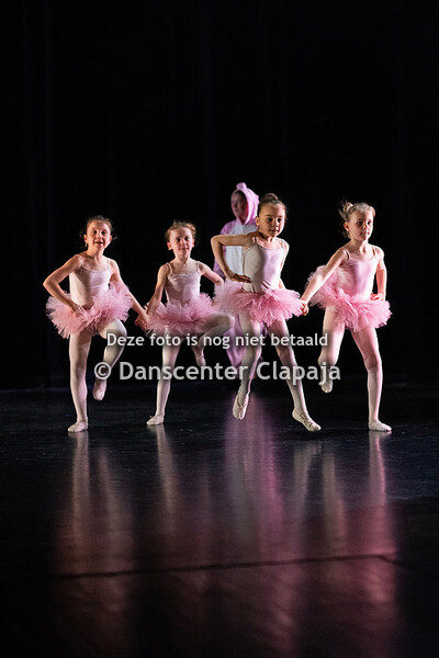 10) A pig fantasy (Ballet kinderen A+B, Stekene B)