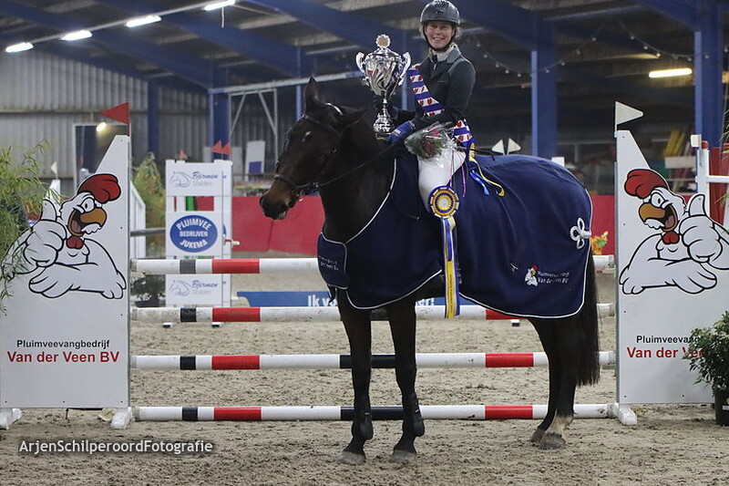 Jumping Franeker 09-12-2022 Prijsuitreiking Open Fries Kampioenschap Veteranen