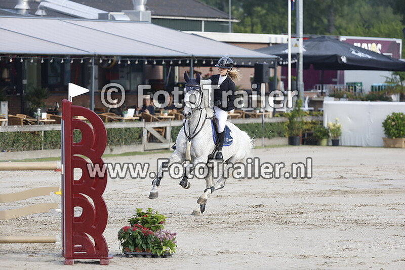 lourdes van den berg