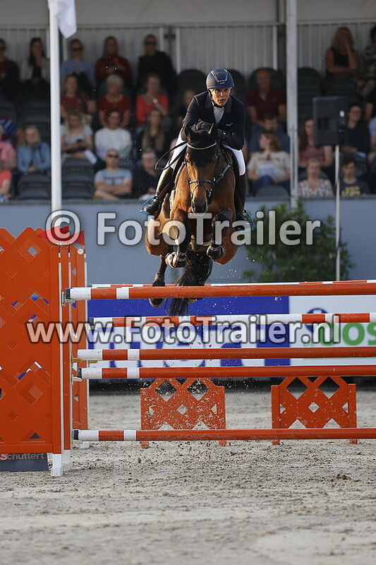 julia houtzager kayser