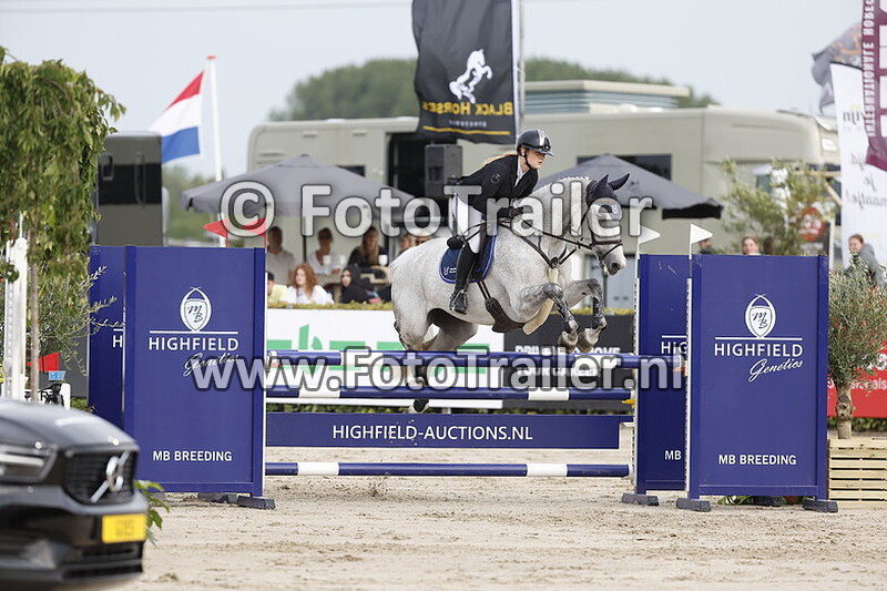 lourdes van den berg