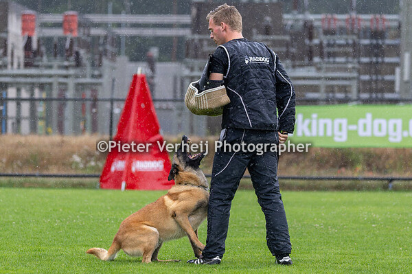 Peter Haslinghuis met Arrack's Home Zeno