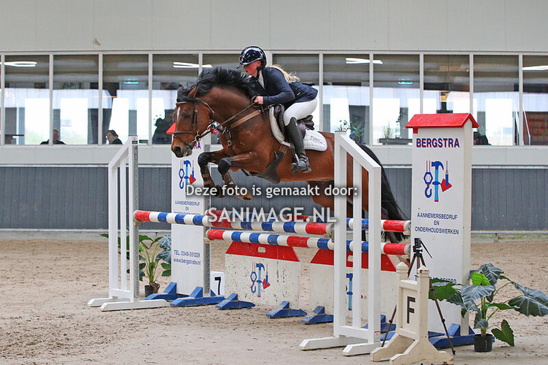 De Voornruiters De Meern Springen pony's 09-03-2024 100 cm Middag