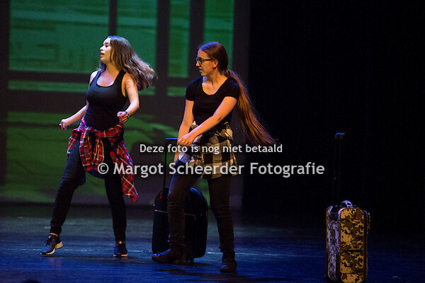 04. Dans met koffers