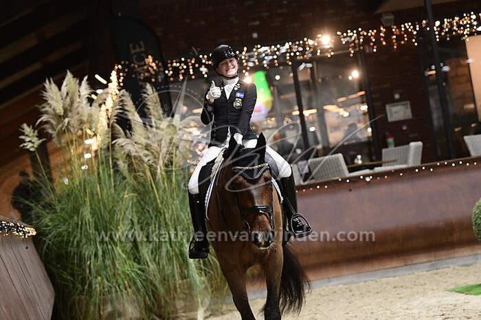 Ronja Kardos - Holly's Final