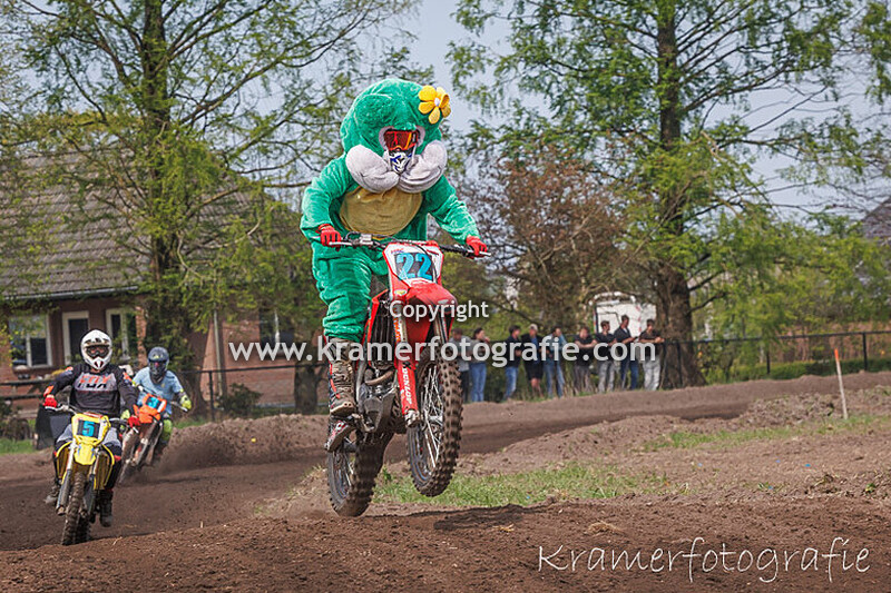 Zondag 20 -4 ... Motoren Beginners en Gevordenen