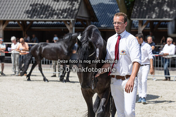 104. Ulja T van Sessing