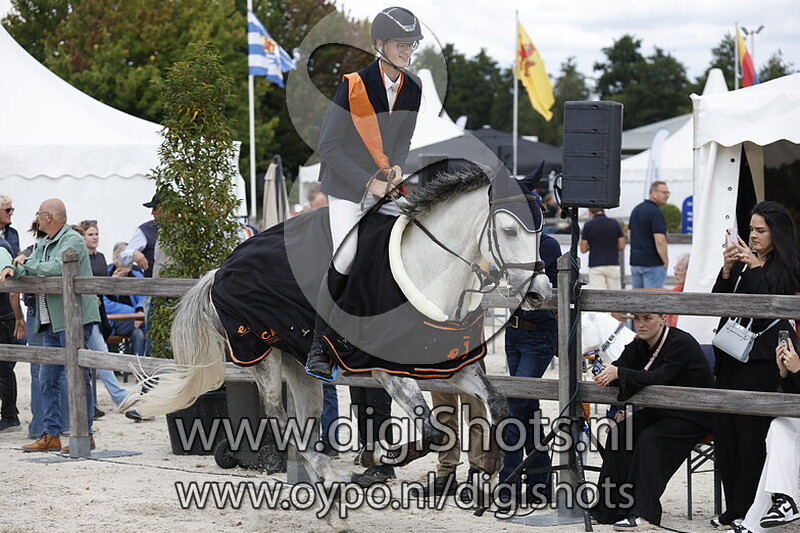 Paarden 1.30 m barrage en prijsuitreiking