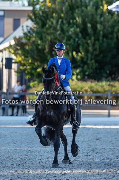 Leonie Evink - Mees 497