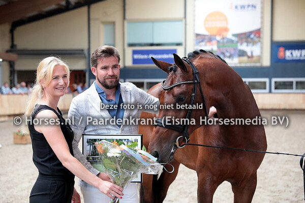 39 Lloyd v Governor x Charmeur