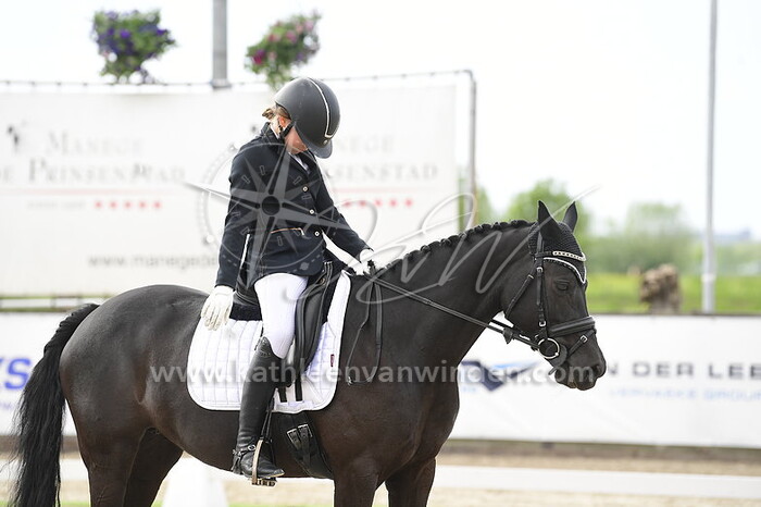 Kate de Leeuw - Maurik's Cherry Blossom