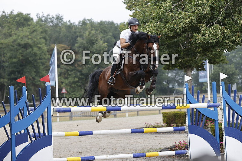 julia houtzager kayser