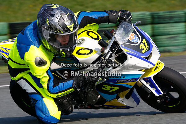 8 APRIL JUNIOR TRACK