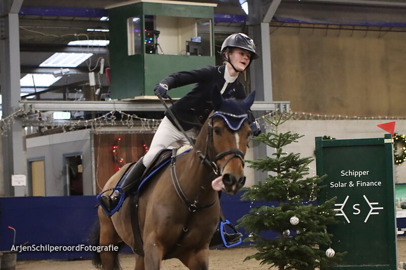Indoor Beukers 30-12-2022 Pony's 100cm Klassiek