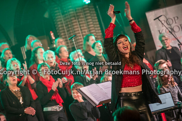 Kerstconcert van Popkoor Ameezing Vocals in de kerk in Haps