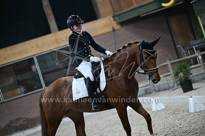 Manon Hage - Nouvelle Riche D'Apardi