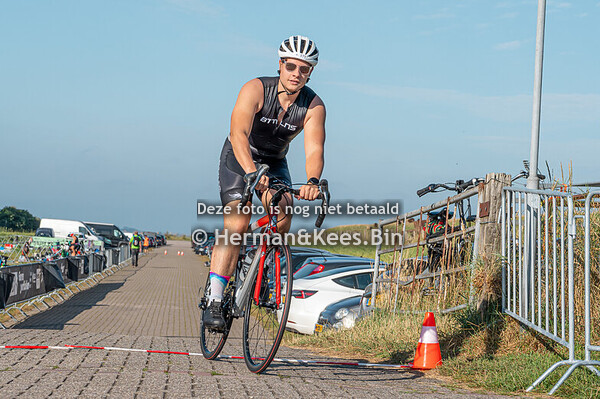 2024-07-09 Triathlon Herkingen. Fietsen. Alles staat online