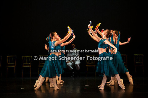 08 gasten met papegaaien