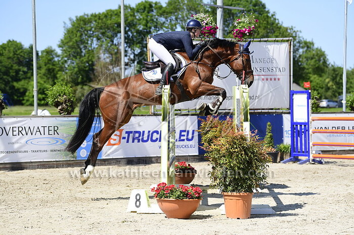 Freya Hough - Santo Bello Proosthof