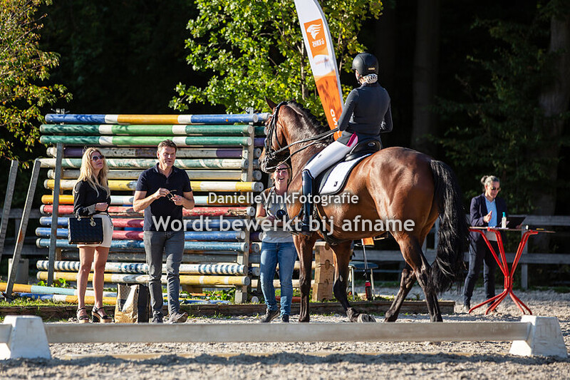 Amber Heukelen - Megs Invictus