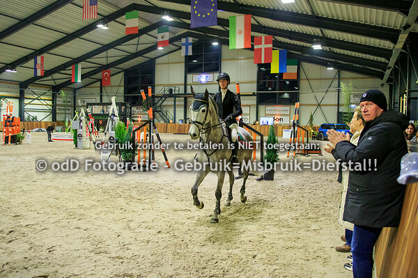Jumping Indoor Leunen Paarden 130 06-01-24