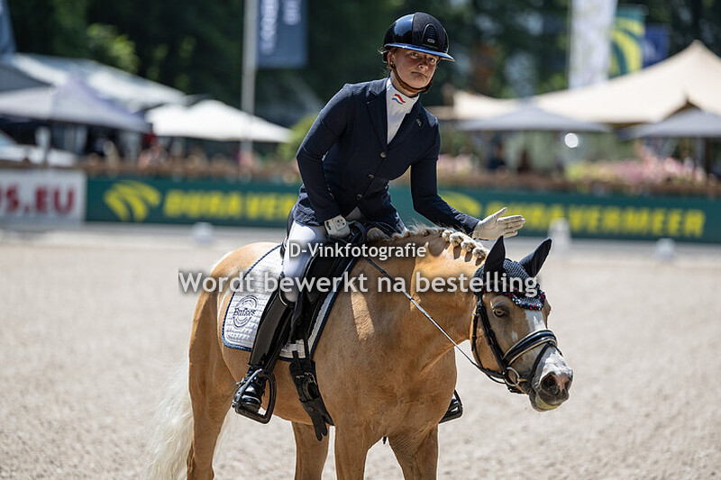 Feline Niessen - Diamond Blue