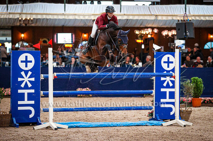 2023-11-09 tm 12 Indoor Oosteind springen