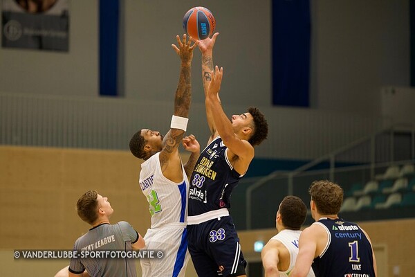 ZZ LEIDEN-DONAR GRONINGEN: 76-80
