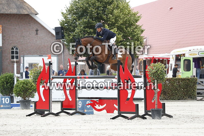 julia houtzager kayser