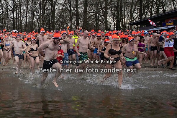 2024-01-01 Nieuwjaarsduik Oosterplas