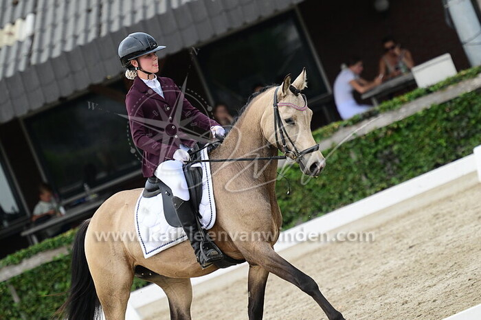 Manon van den Berg - Miss Rose Universe