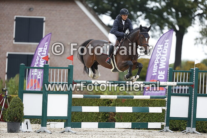 julia houtzager kayser