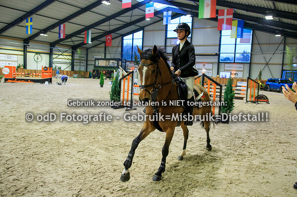 Jumping Indoor Leunen Paarden 110 06-01-24