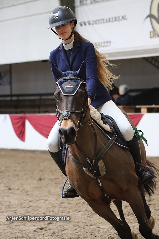 Indoor Hartje Drenthe Pony's 07-01-2023 100cm Prijsuitreiking