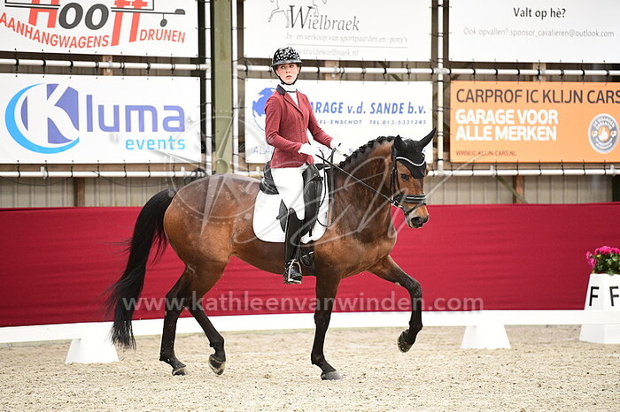 Roxan de Cler - Guess