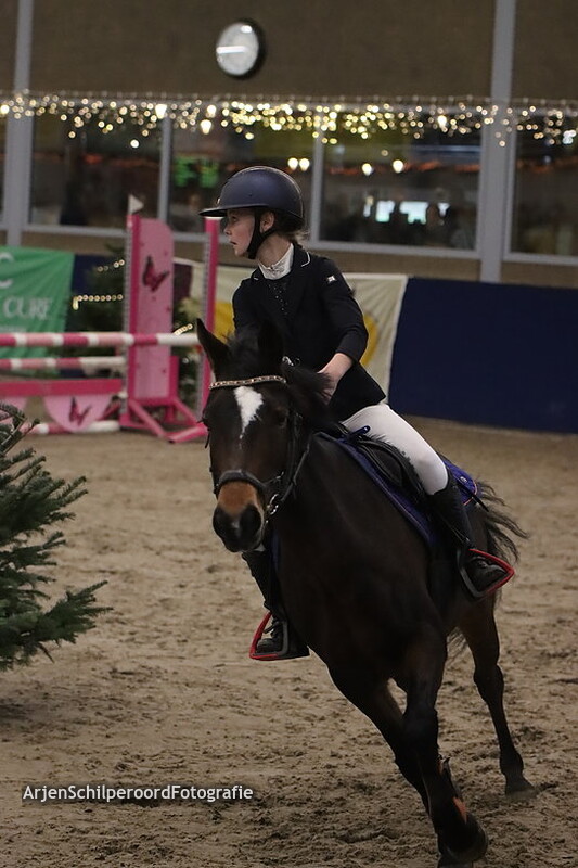Indoor Beukers 26-12-2022 Pony's 2-Fasen Prijsuitreiking 80cm