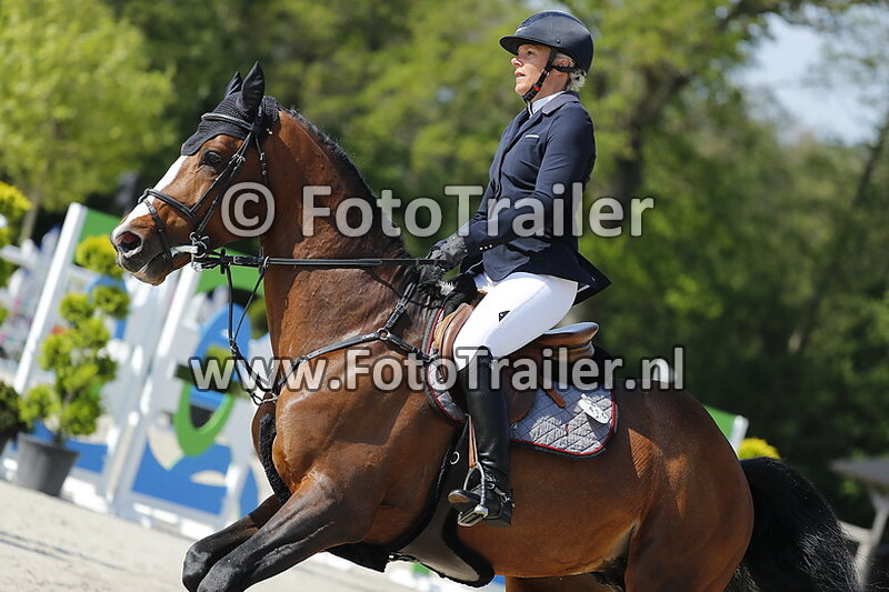 julia houtzager kayser