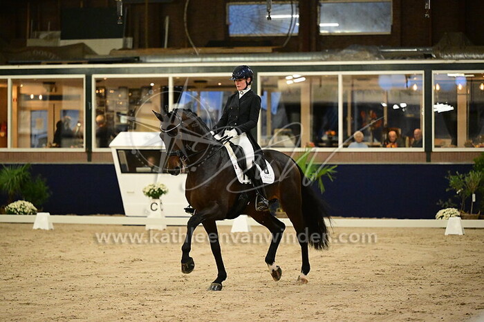 Lara Butler - Don't Look Back