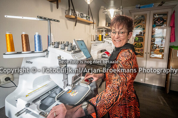 Carnavalsemblemen zijn populair. Borduurstudio Anja maakt ze