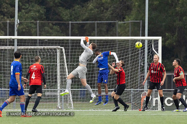 FOOTBALL FACTORY-HAAGSE HOUT: GESTAAKT BIJ 3-2