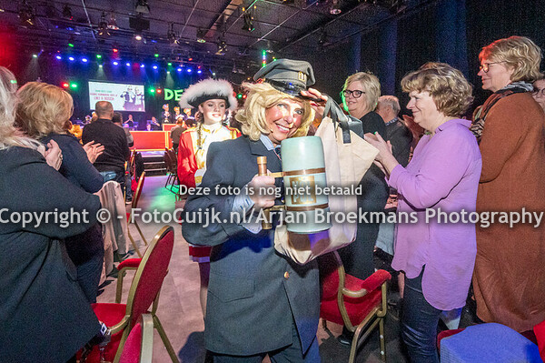 Zitting - De Nölers - Blonde Debby