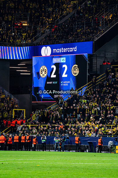 Borussia Dortmund v FK Bodø/Glimt